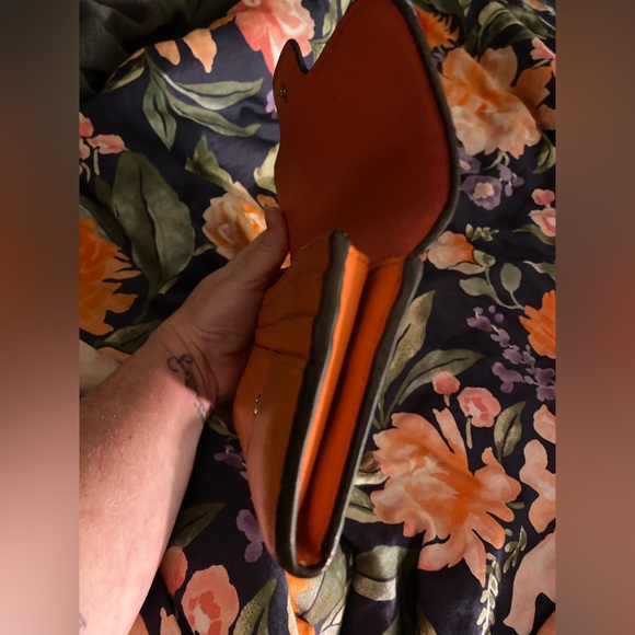 Coach wallet. CORAL IN COLOR. Great condition - Picture 8 of 11